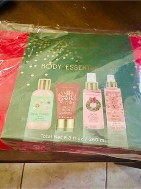 Essentials Snow Flurries Bath & Body Gift Set - Pink & Green